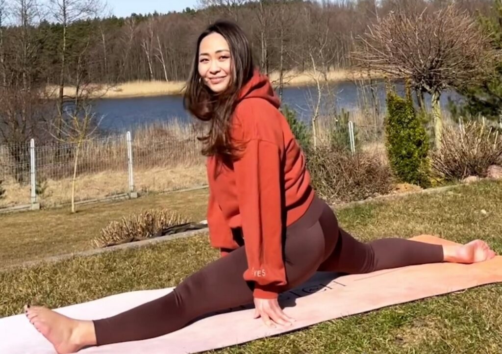 Misheel Jargalsajkhan Feet (3 images)
