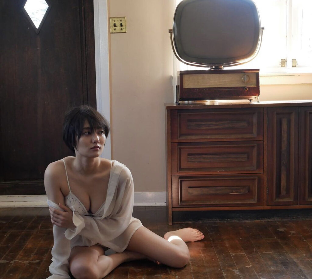Kazusa Okuyama Feet (2 photos)