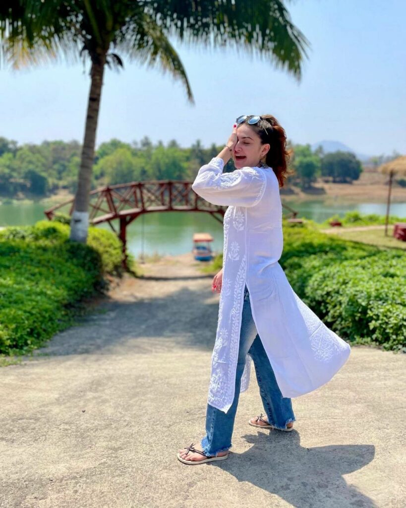 Shivaleeka Oberoi Feet (5 pictures)