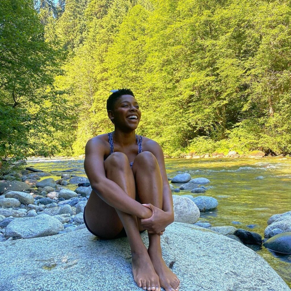 Chelsea Harris Feet (2 photos)