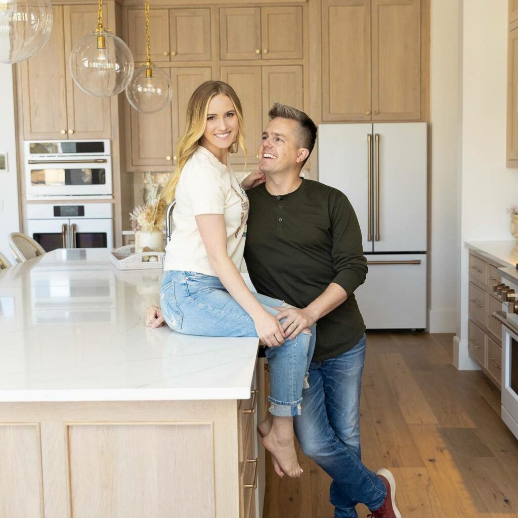 Ellie Mecham Feet (6 pictures)