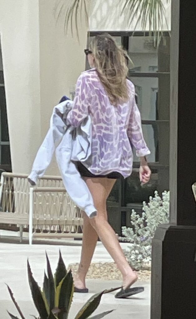 Brandi Cyrus Feet (5 images)