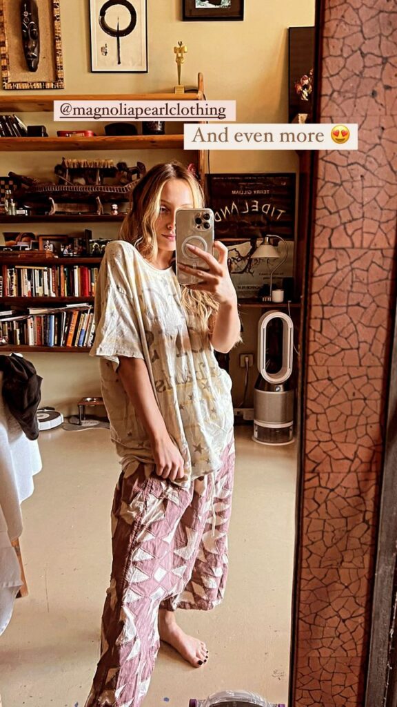 Sara Thompson Feet (4 photos)