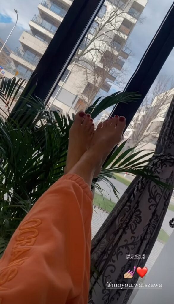 Adrianna Sledz Feet (3 photos)