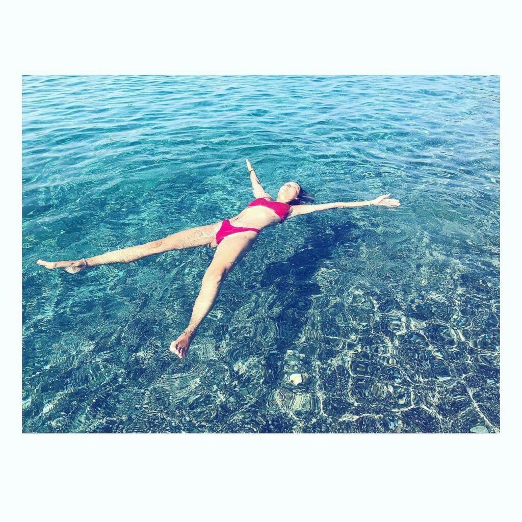 Angelica Cacciapaglia Feet (2 photos)