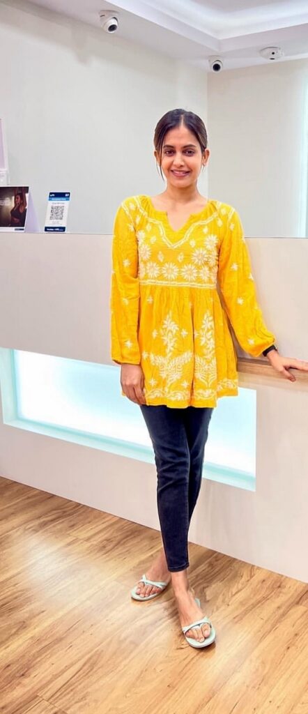 Shruthi Prakash Feet (3 pics)