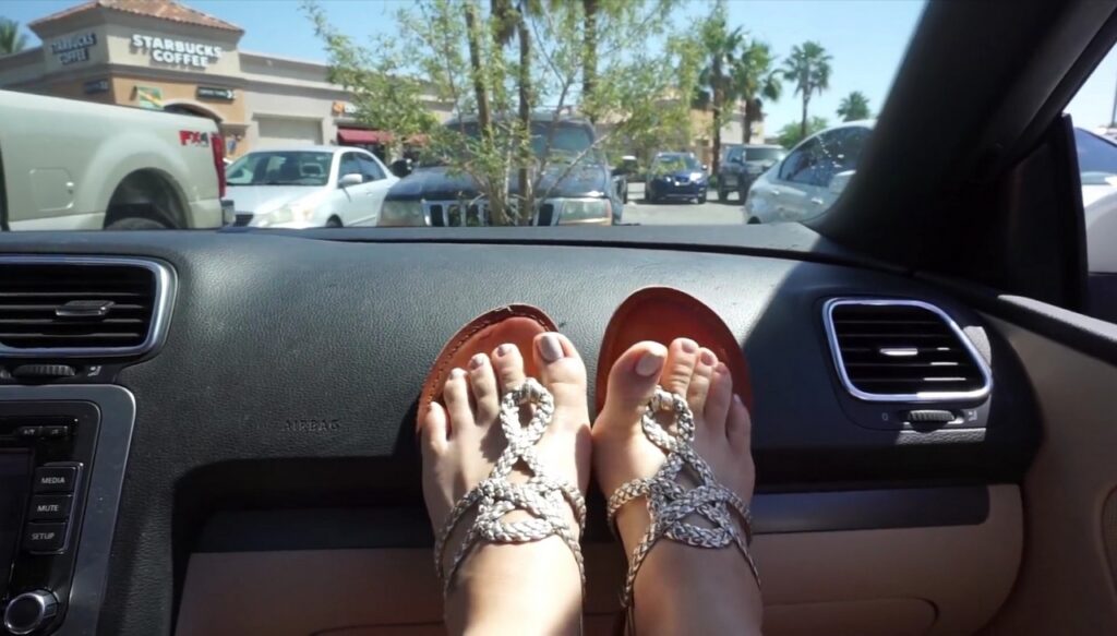 Lenay Olsen Feet (2 pictures)