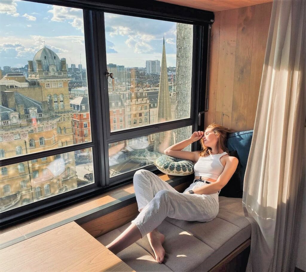 Alexina Graham Feet (2 pics)