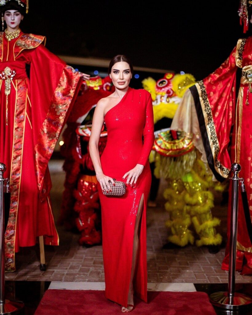 Cyrine Abdelnour Feet (2 photos)