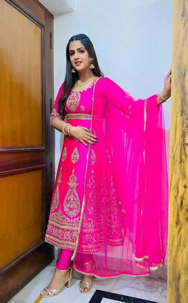 Pranjal Dahiya Feet (2 images)