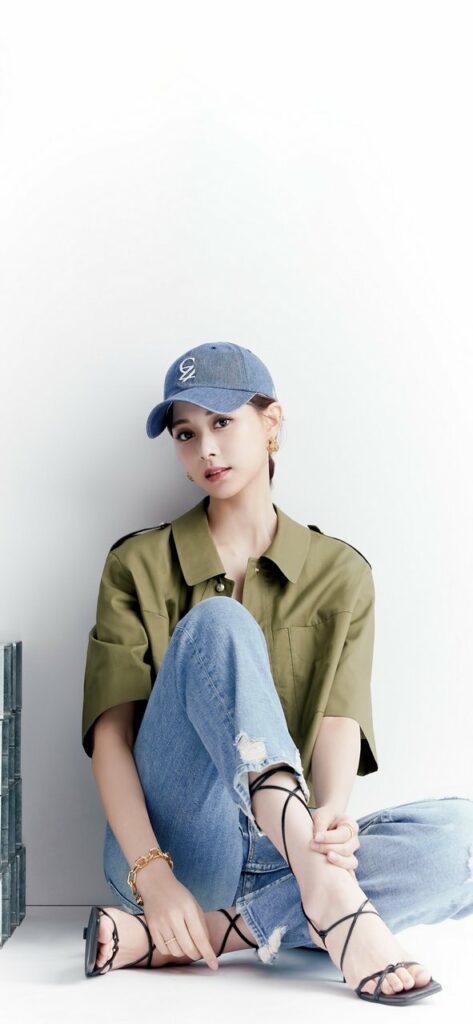 Tzu Yu Chou Feet (4 pics)