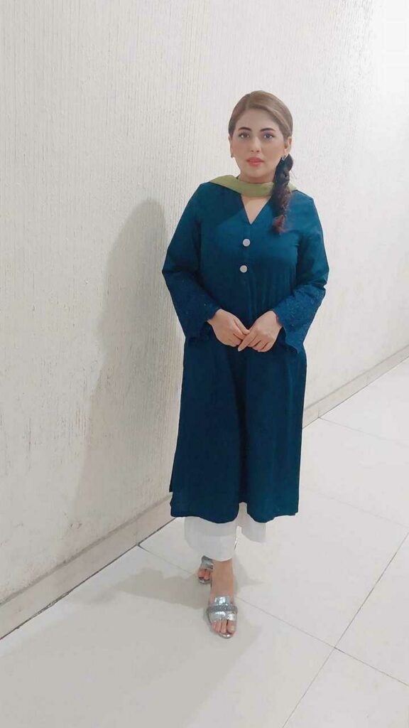 Fiza Khan Feet (4 photos)