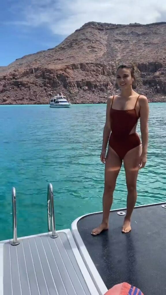 Nathalie Kelley Feet (3 pics)