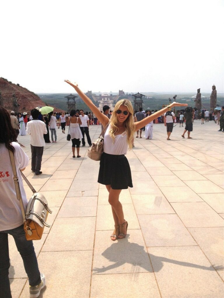 Linda Bartosov Feet (2 photos)