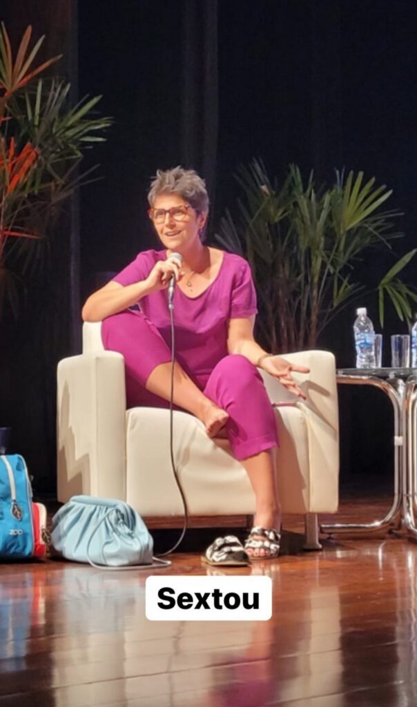 Manuela D Vila Feet (2 photos)