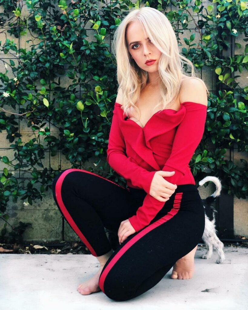 Madilyn Bailey Feet (2 photos)