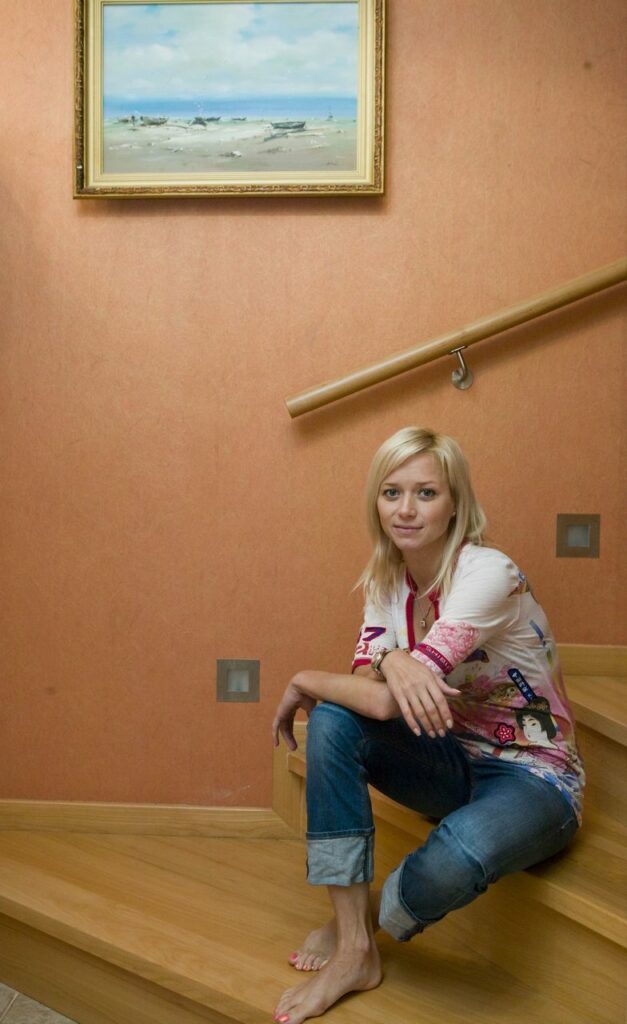 Yelena Berezhnaya Feet (3 photos)