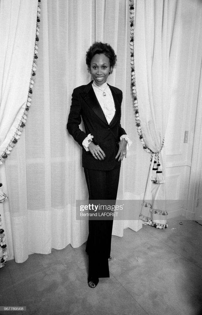Altovise Davis Feet (2 photos)