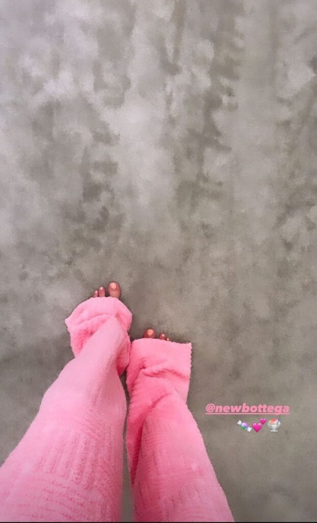 Camilla Beresford Feet (2 photos)