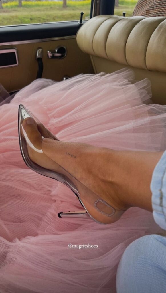 Valentina Zenere Feet (2 images)