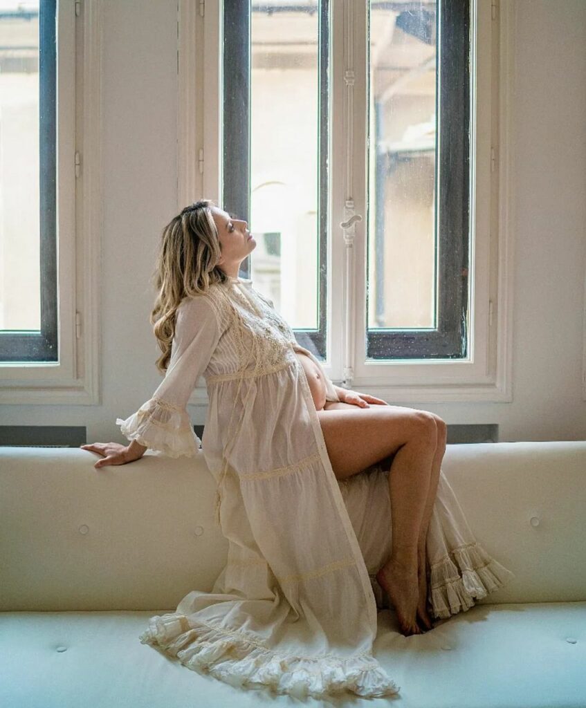 Laura Cosoi Feet (2 pics)