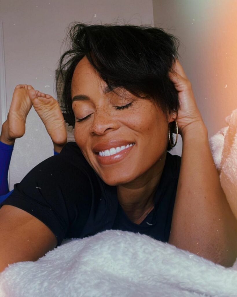 Kristal Marshall Feet (2 images)