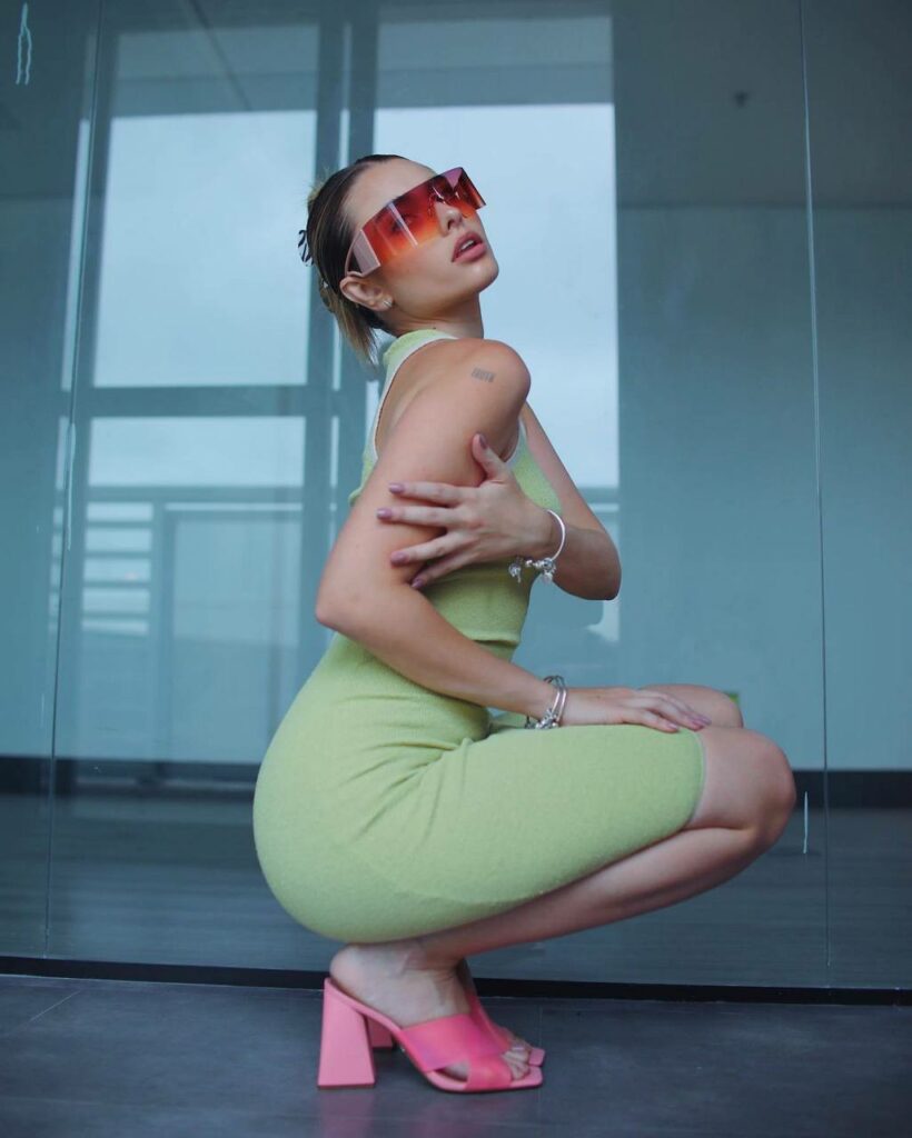 Gabriela Mag Feet (3 pics)