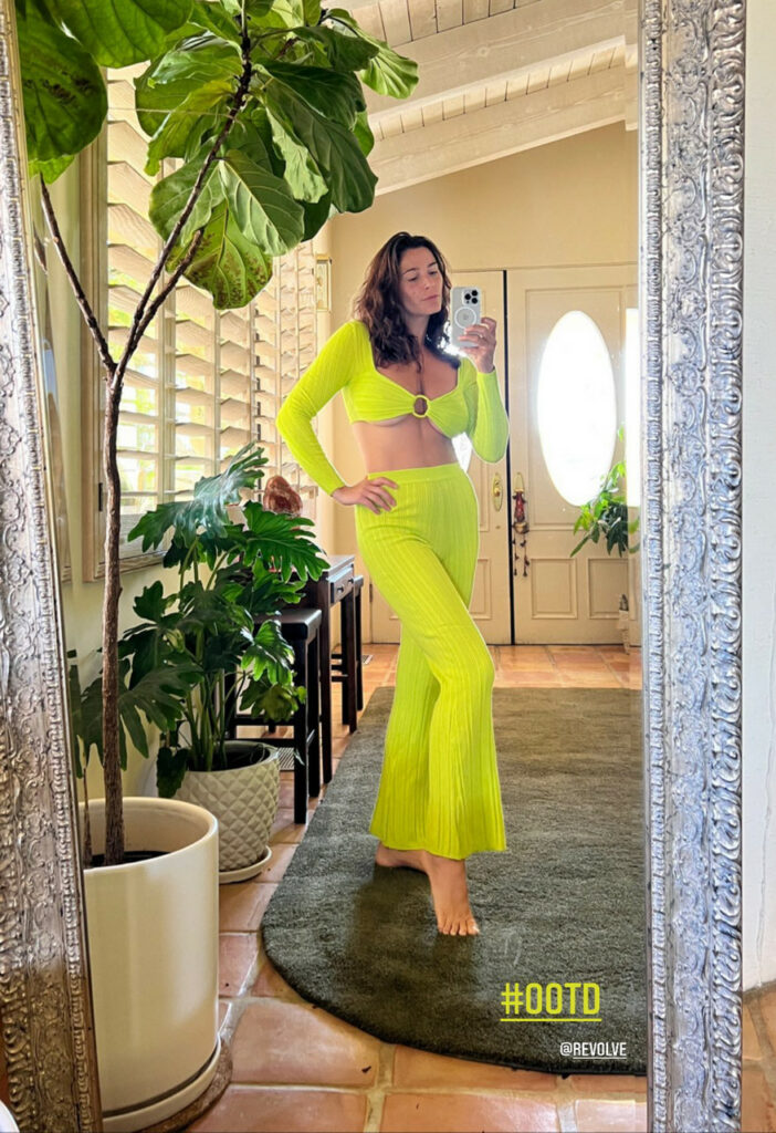 Elysia Rotaru Feet