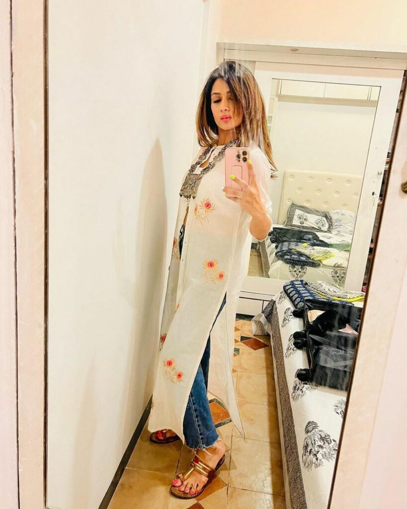 Aartee Pathak Feet (14 sexy photos)