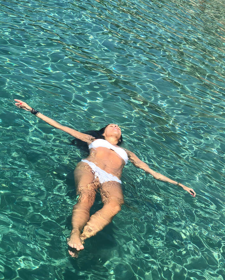 Adriane Galisteu Feet