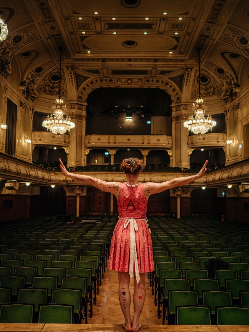 Amanda Palmer Feet