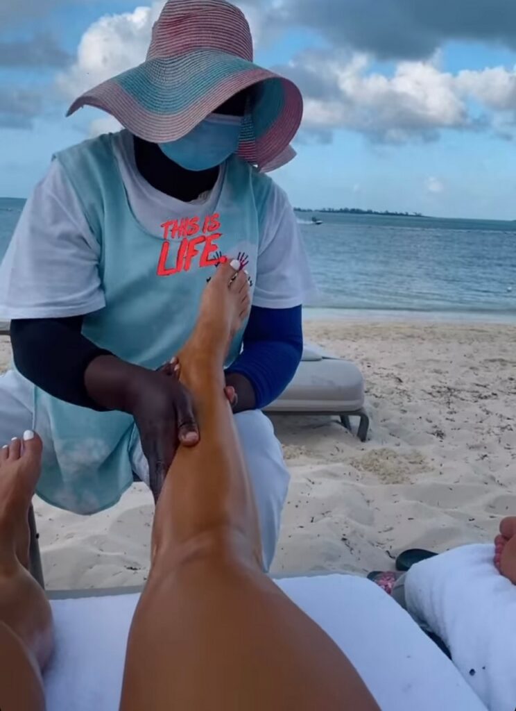Amanda Saccomanno Feet (3 sexy-photos)