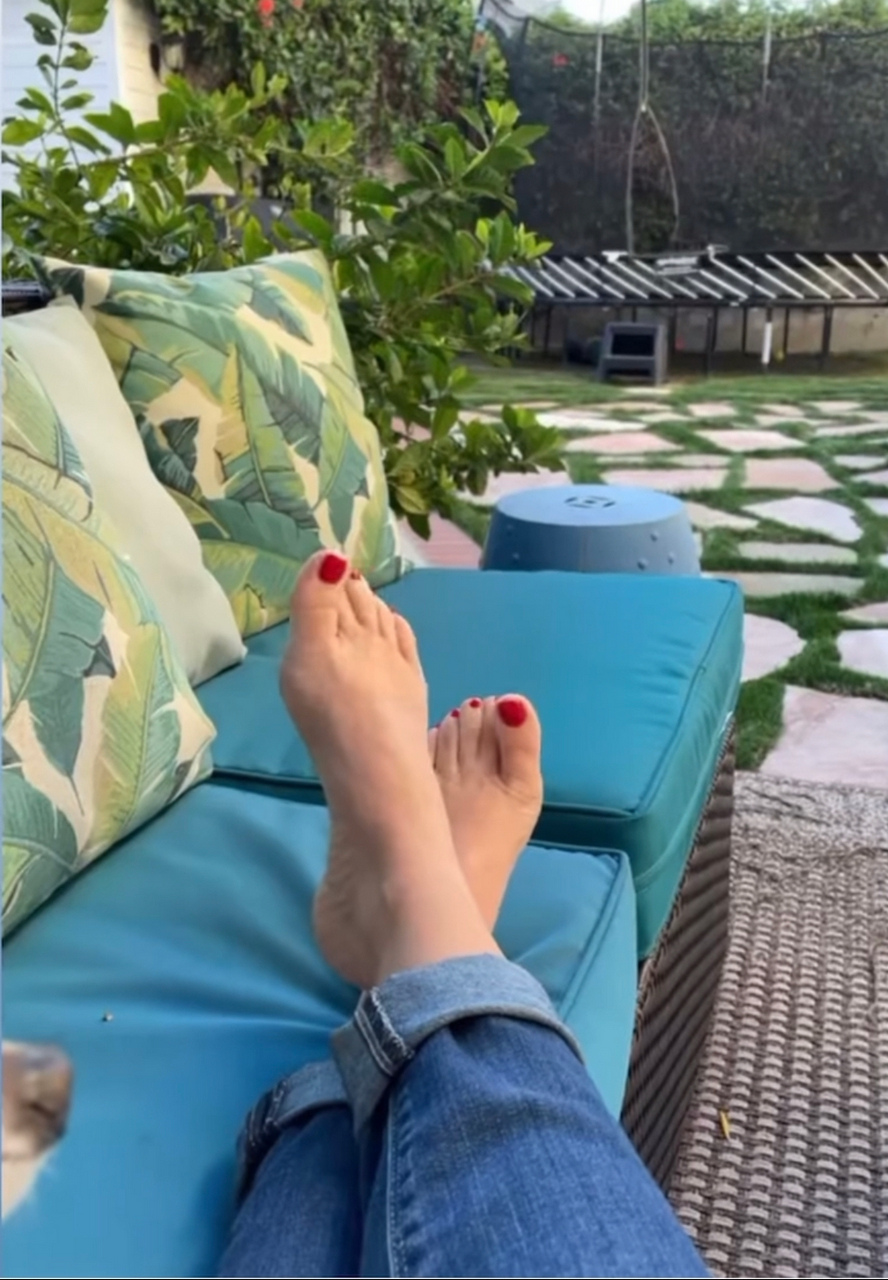 Angela Kinsey Feet