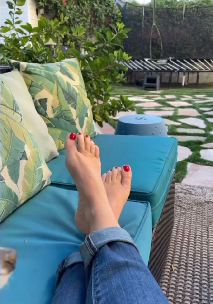 Angela Kinsey Feet