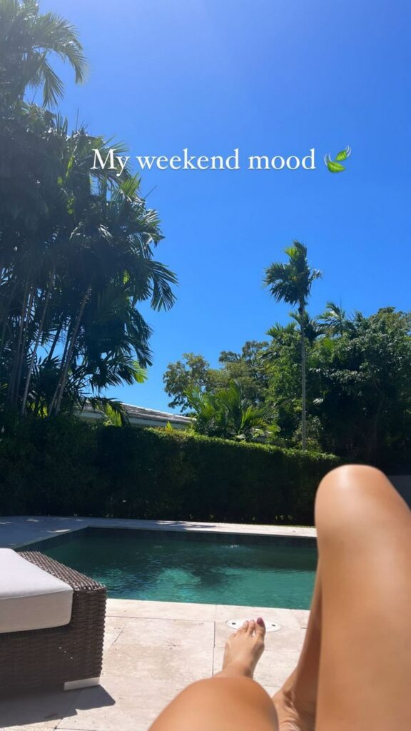 Camila Coelho Feet (13 sexy photos)