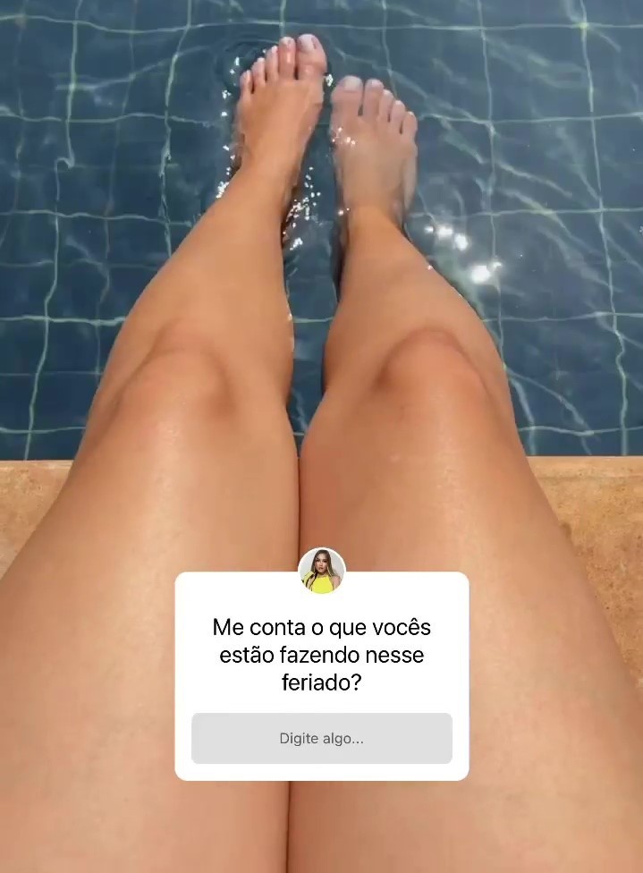 Carla Diaz Feet