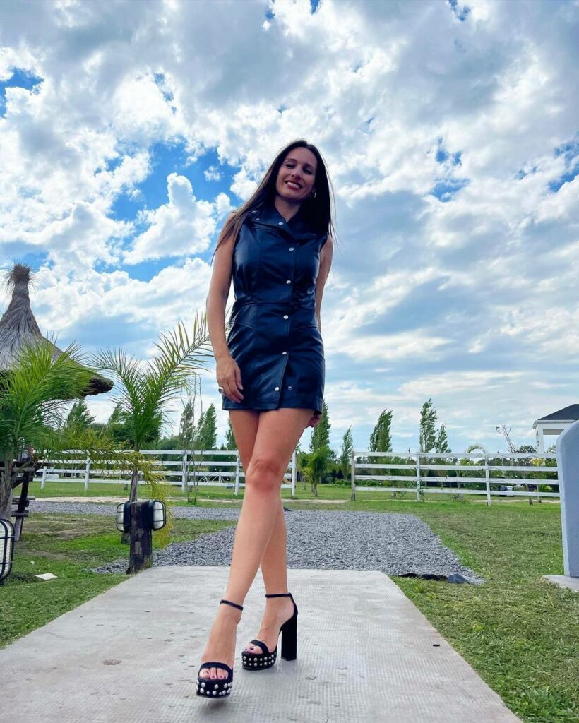 Carolina Ardohain Feet (15 sexy photos)