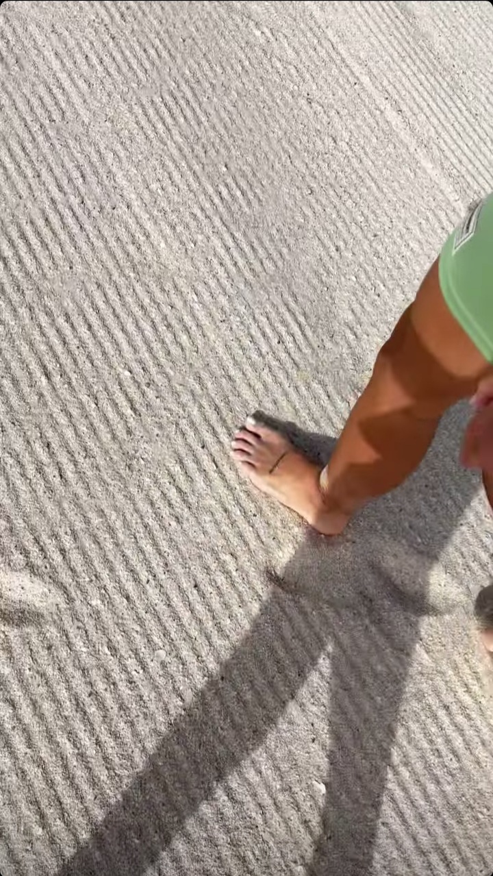 Caroline Receveur Feet