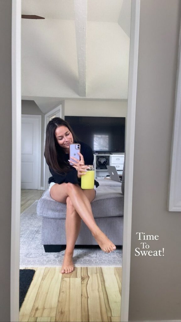 Casey Mcfadden Feet (3 sexy-photos)