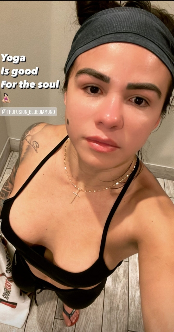 Claudia Gadelha Feet