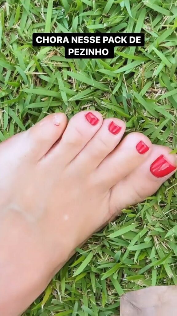 Danielle Noce Feet (2 sexy photos)