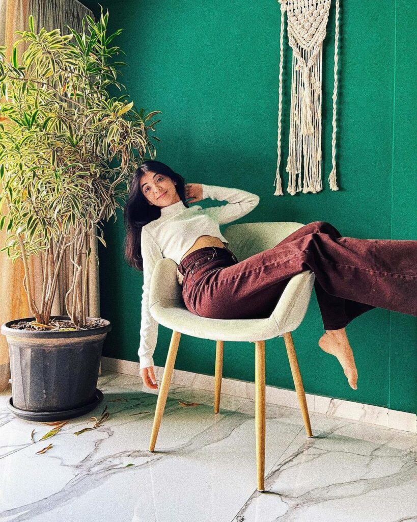 Devishi Madaan Feet (2 images)