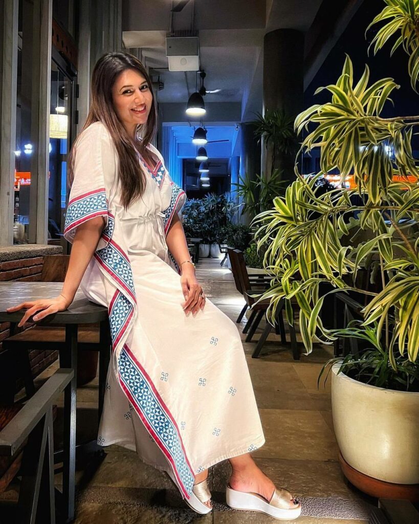 Divyanka Tripathi Feet (9 sexy photos)