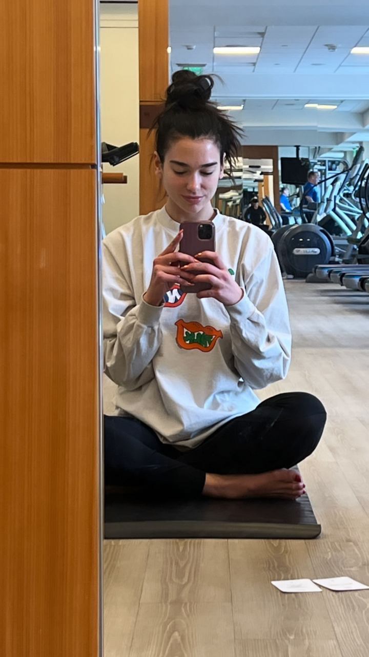 Dua Lipa Feet