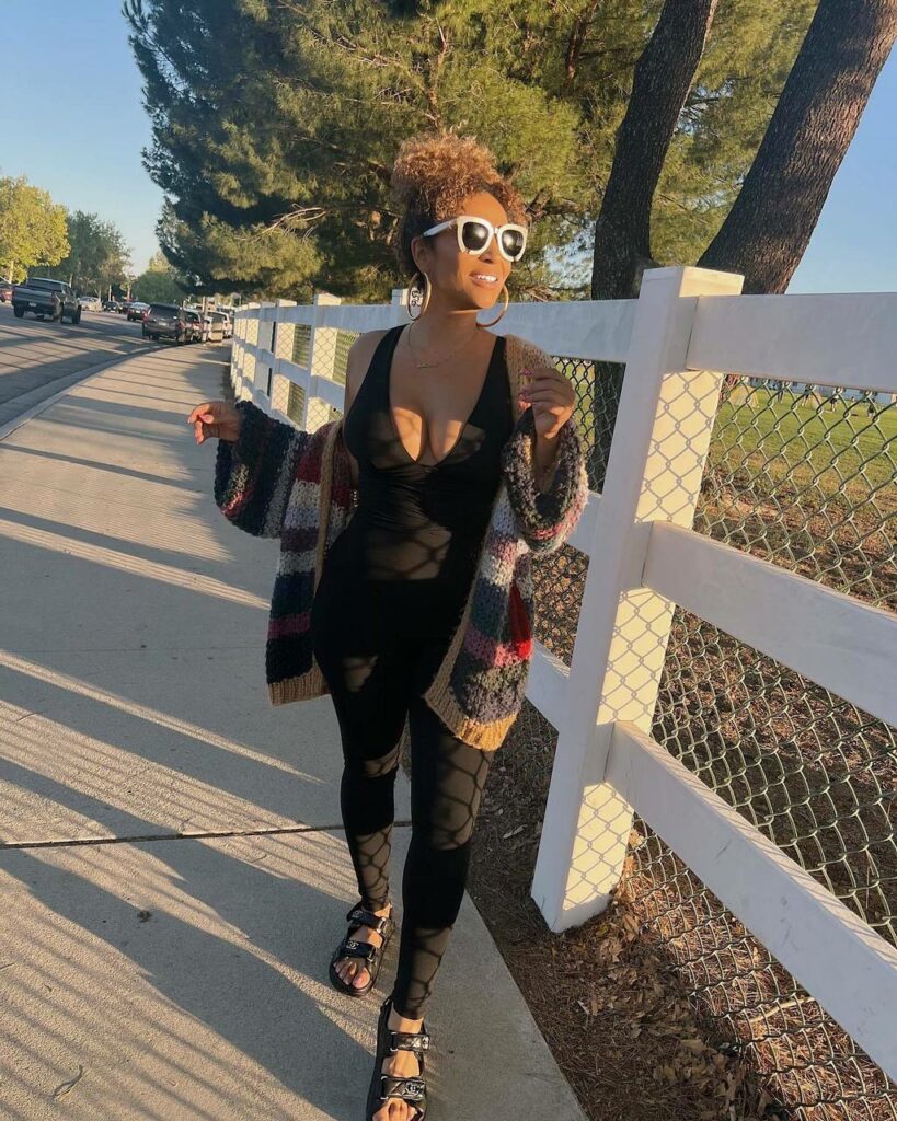 Erica Dickerson Feet (3 sexy photos)