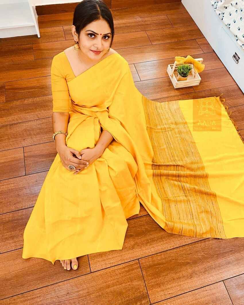 Gayathri Arun Feet