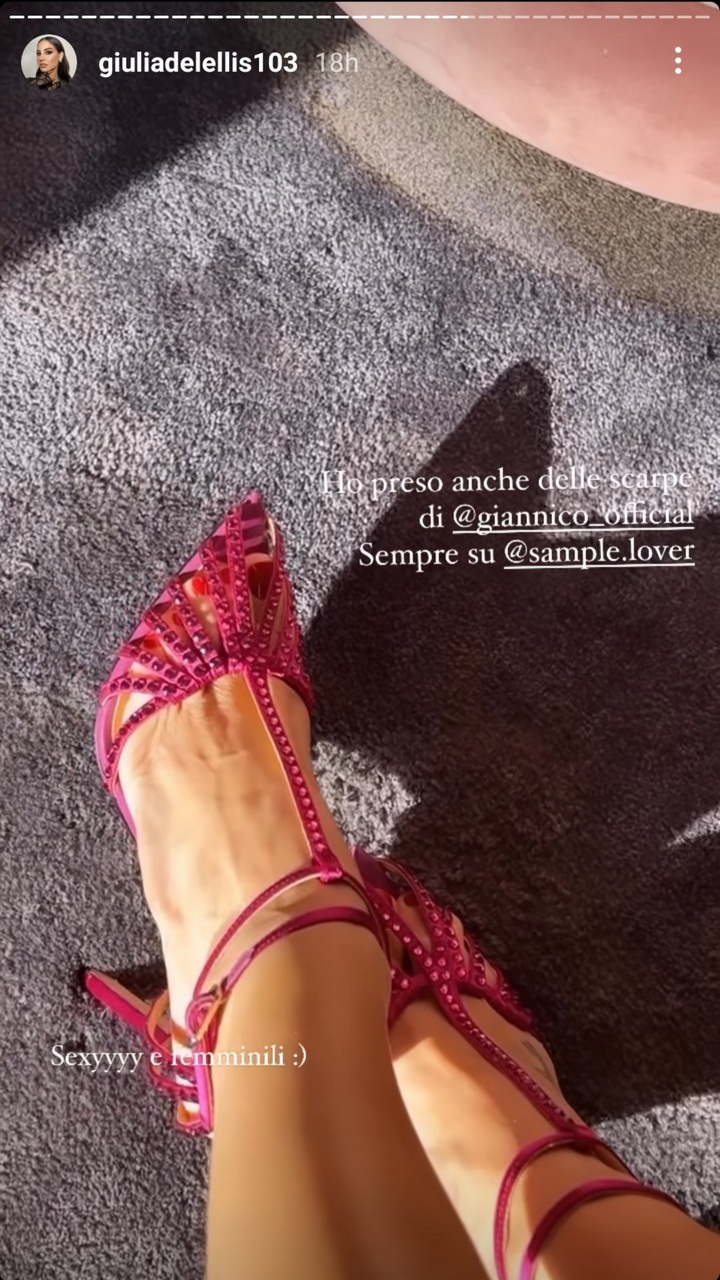 Giulia De Lellis Feet