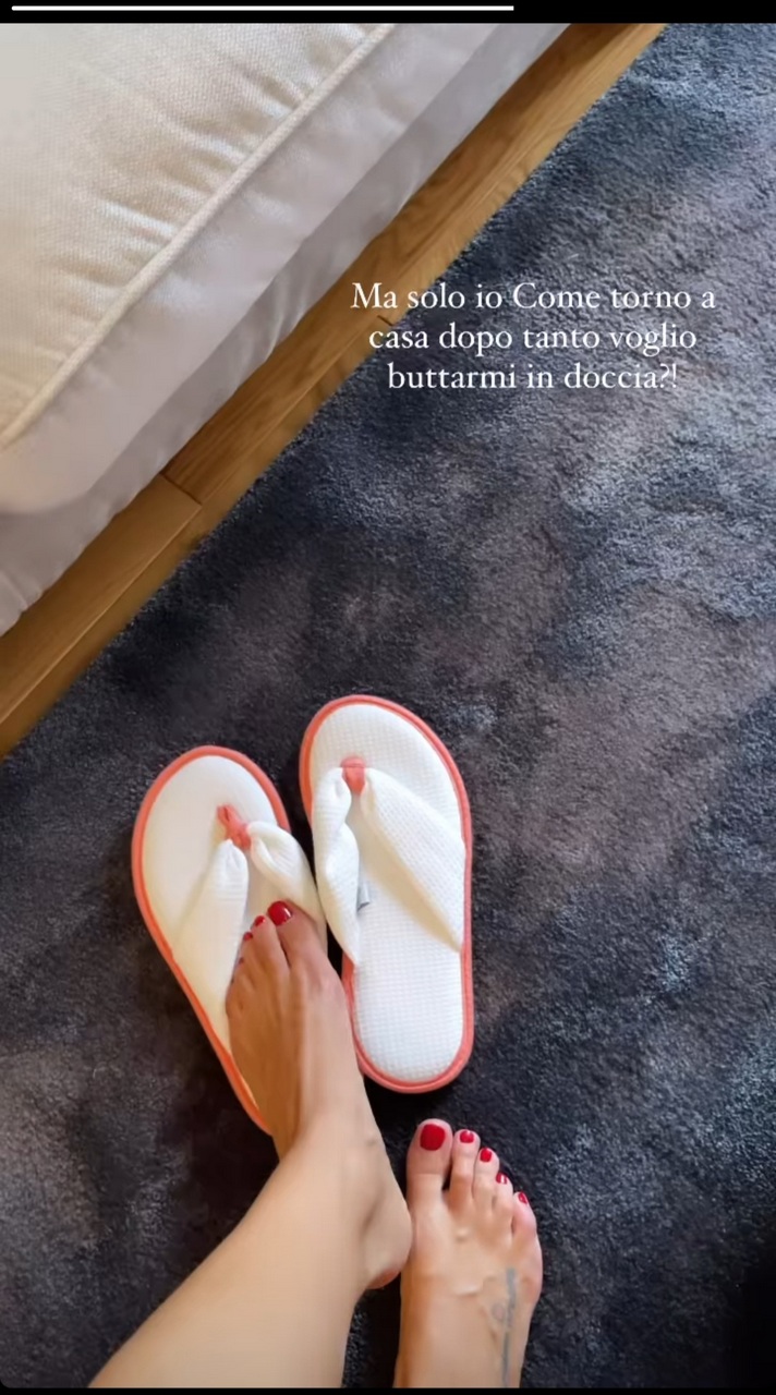 Giulia De Lellis Feet