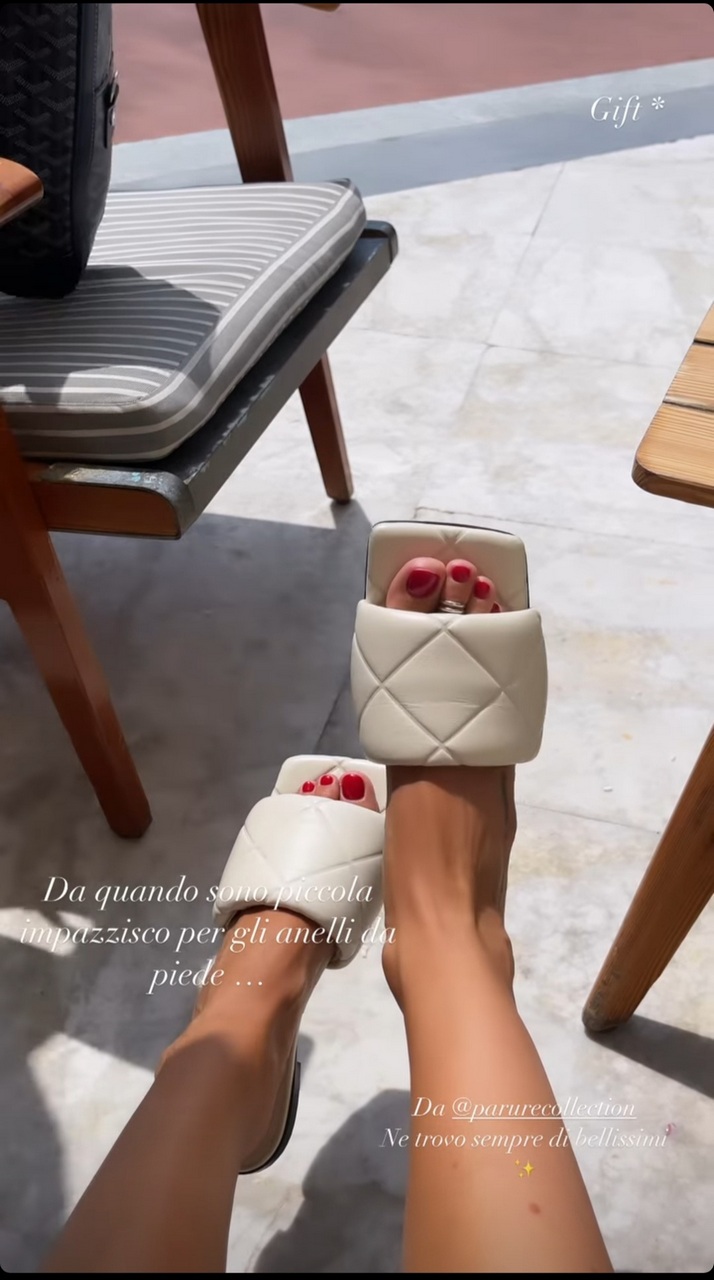 Giulia De Lellis Feet