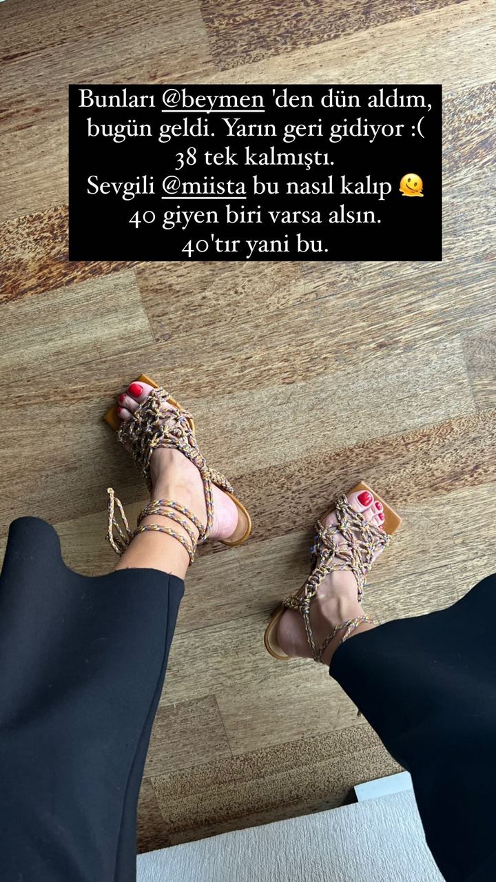 Gizem Barlak Feet